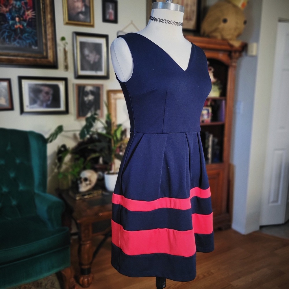 IZ Byer Sleeveless Dress Navy Pink Striped Fit Flare V-Neck Mini Skater Junior 3